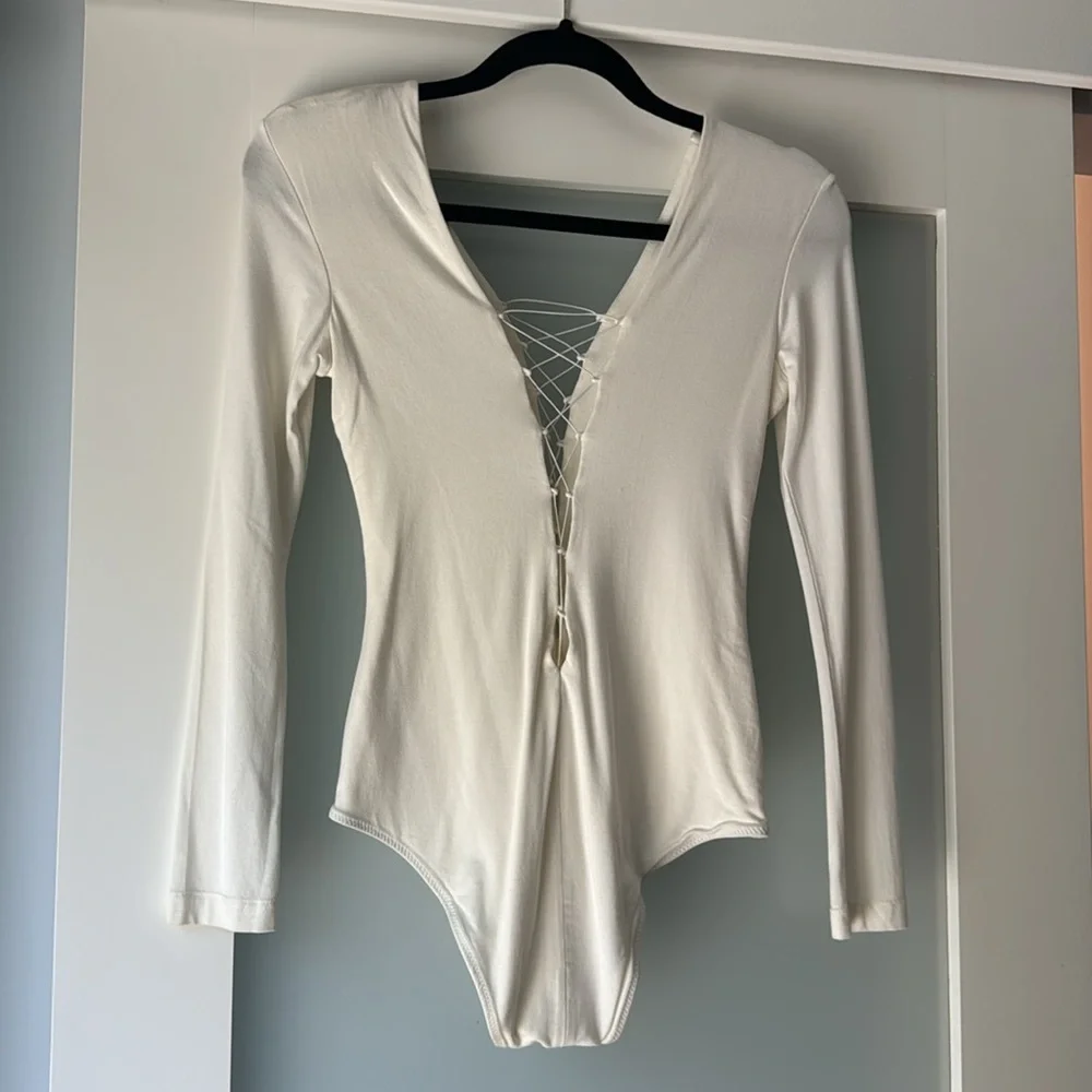Alexander T Wang white plunging lace up front & back bodysuit - Picture 3 of 14